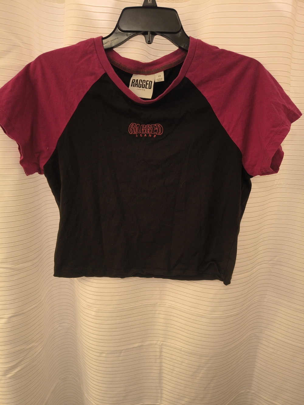 Ragged Jeans Women's Black & Magenta Raglan Crop Tee